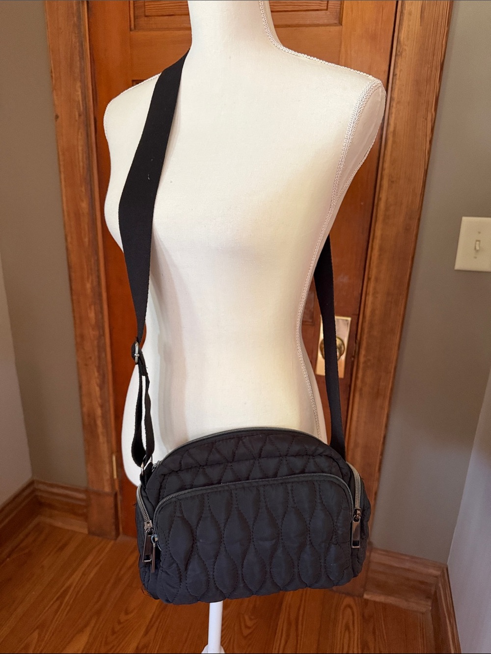 Crossbody Purse Camera Bag Black Quilted Lightweight Adjustable Strap